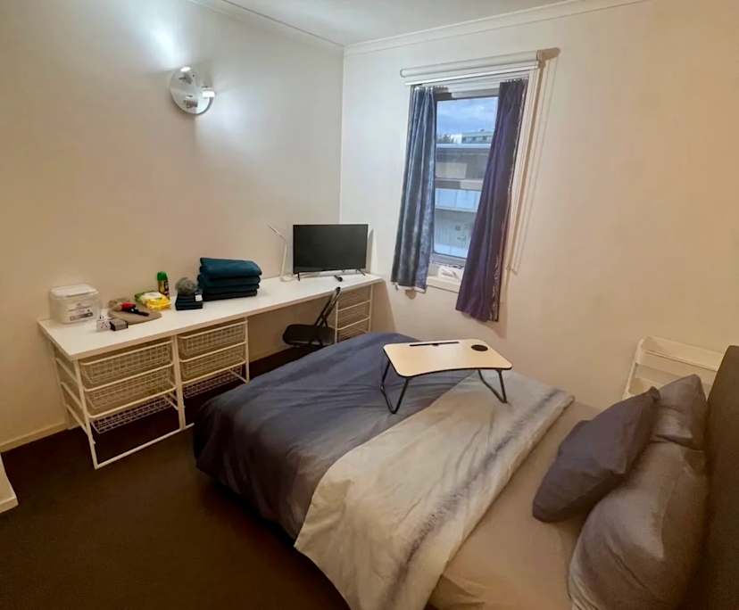 Furnished room in a flatshare