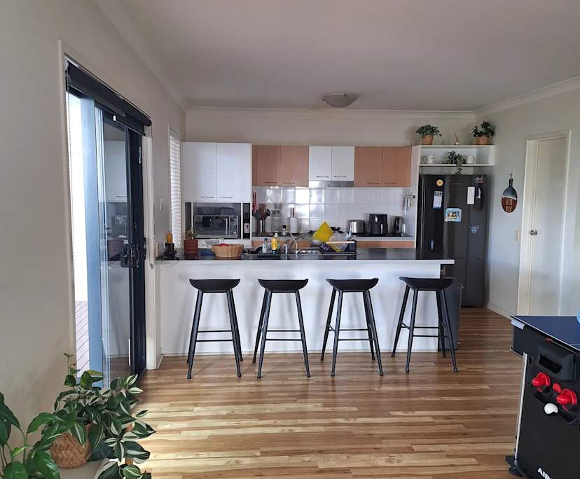 $350, Share-house, 3 bathrooms, Mount Ommaney QLD 4074