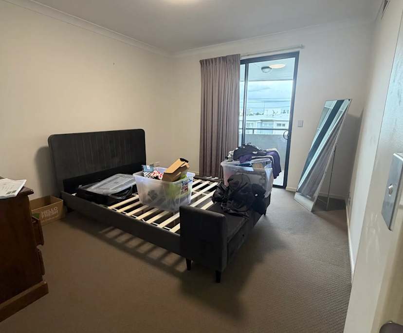 Unfurnished room with ensuite in a flatshare