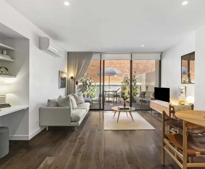 Unfurnished room with own bathroom