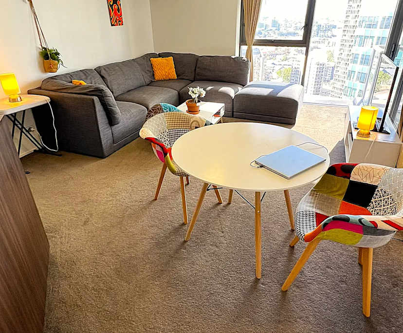 Furnished room in a flatshare