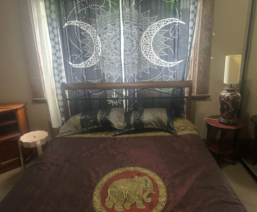 Furnished room in a flatshare