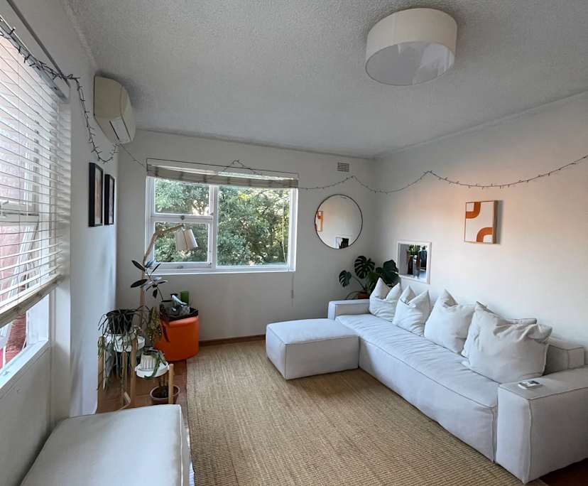 Furnished room in a flatshare