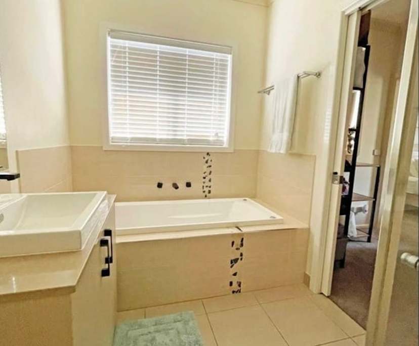 $250, Share-house, 2 bathrooms, Thurgoona NSW 2640