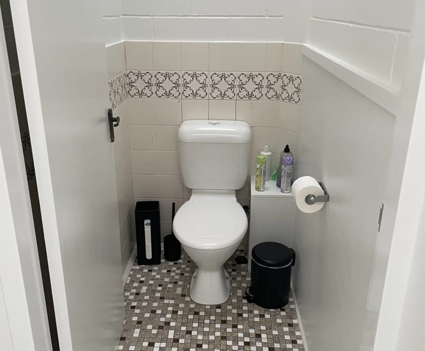 Unfurnished room in a flatshare