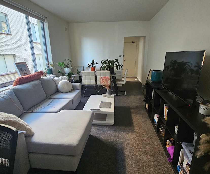 Furnished room in a flatshare