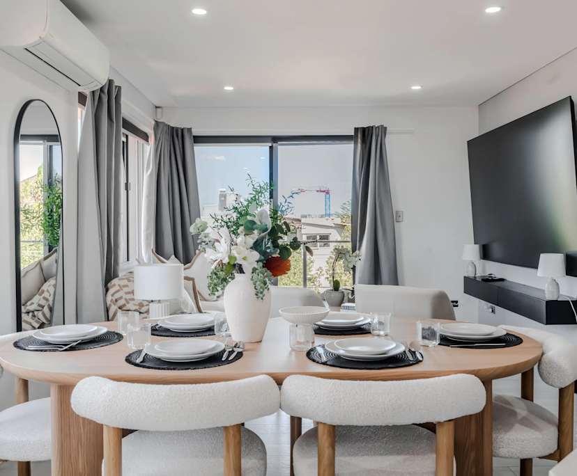 $1,590, Whole-property, 2 bathrooms, Queenscliff NSW 2096