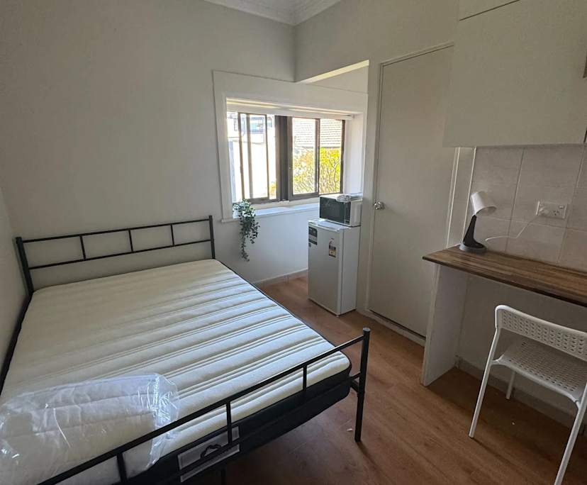 $550, Studio, 1 bathroom, Enmore NSW 2042