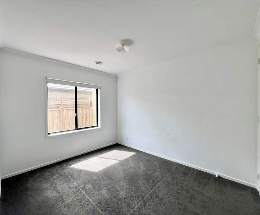 Unfurnished room in a share house