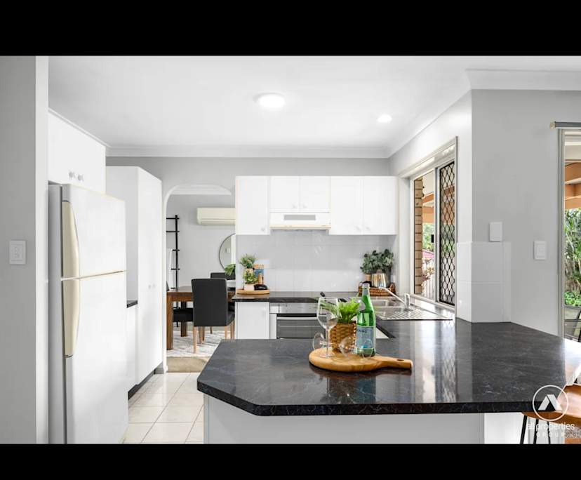 $240, Share-house, 3 bathrooms, Regents Park QLD 4118