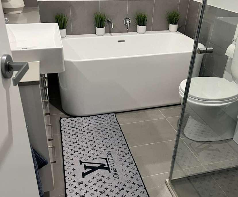 Room in a share house