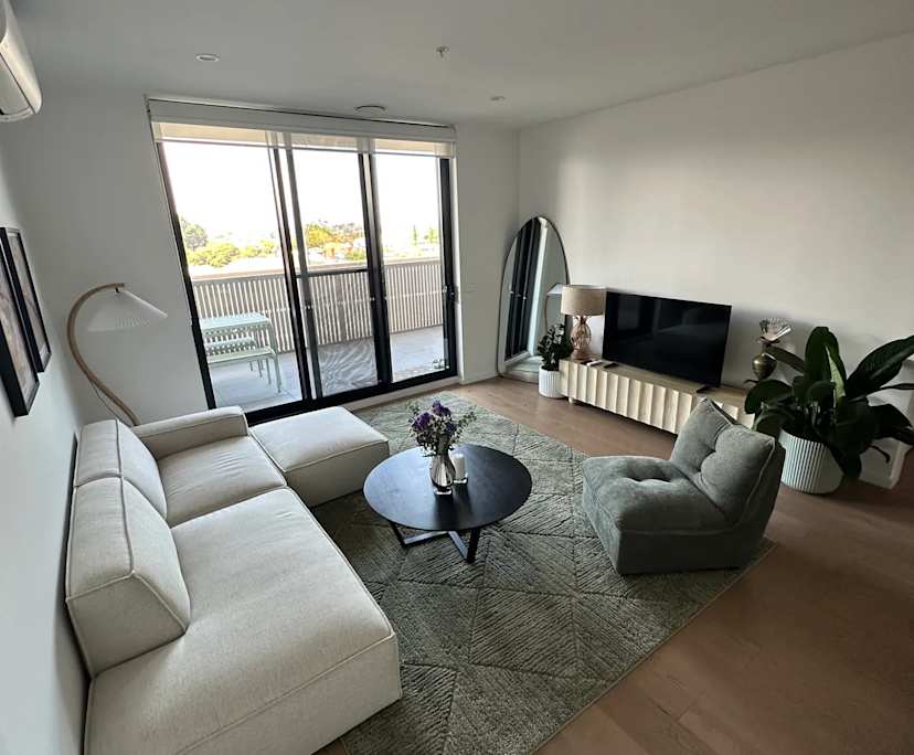 Unfurnished room with own bathroom