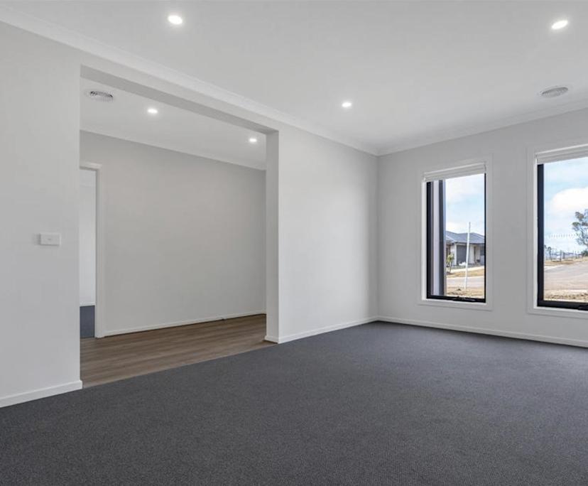 Unfurnished room with own bathroom