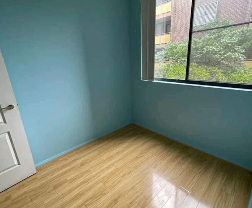 Unfurnished room in a flatshare