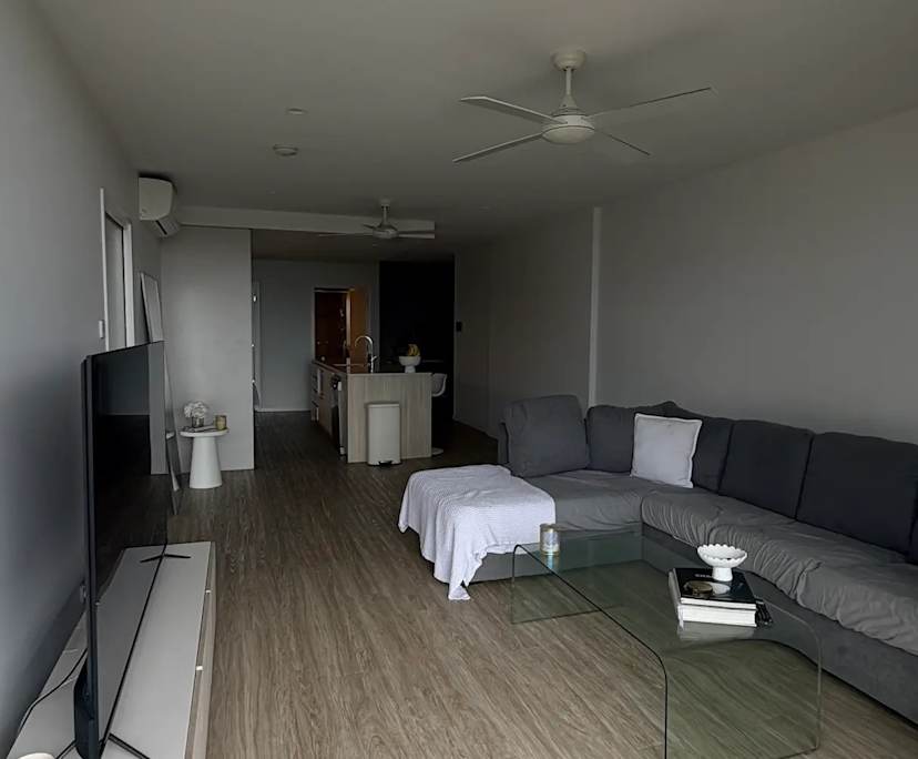 $350, Flatshare, 3 bathrooms, Broadbeach QLD 4218