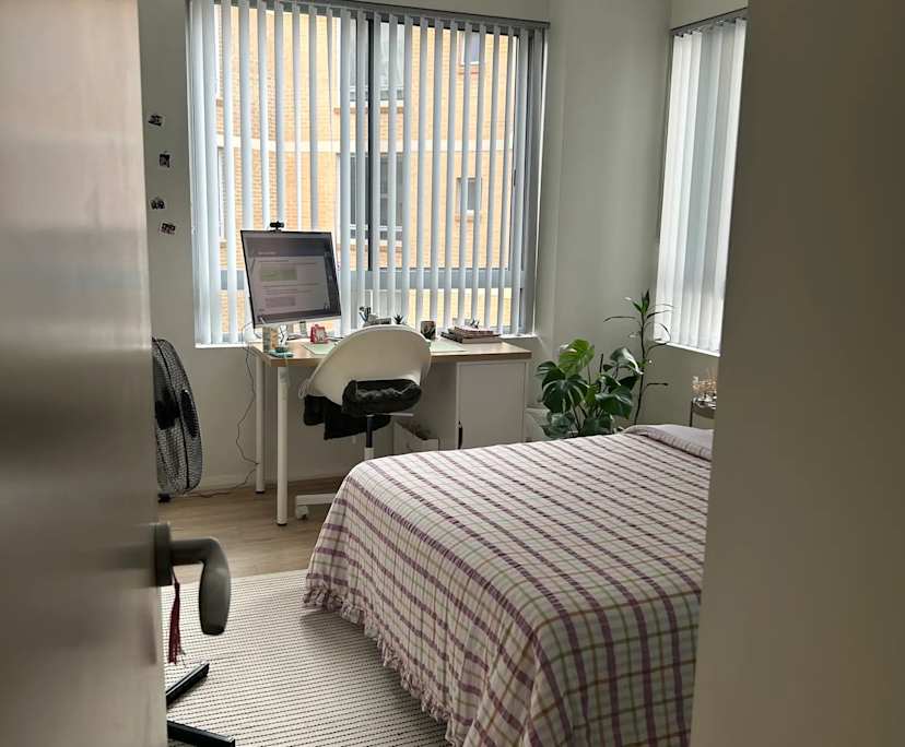 Unfurnished room with own bathroom