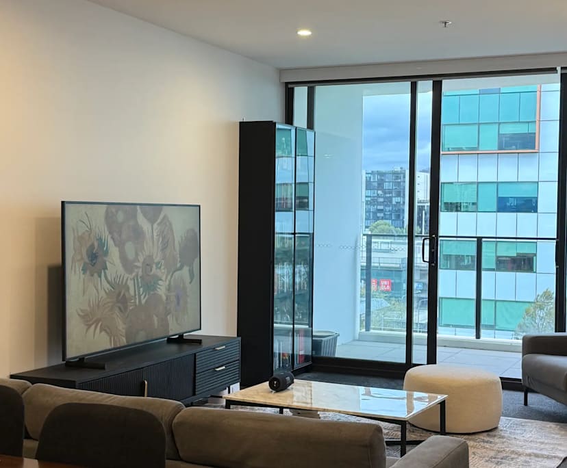 Furnished room with ensuite in a flatshare