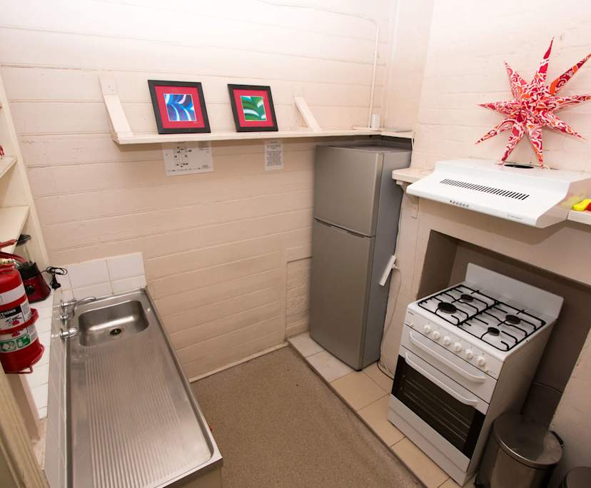 $350, Share-house, 6 bathrooms, Elwood VIC 3184