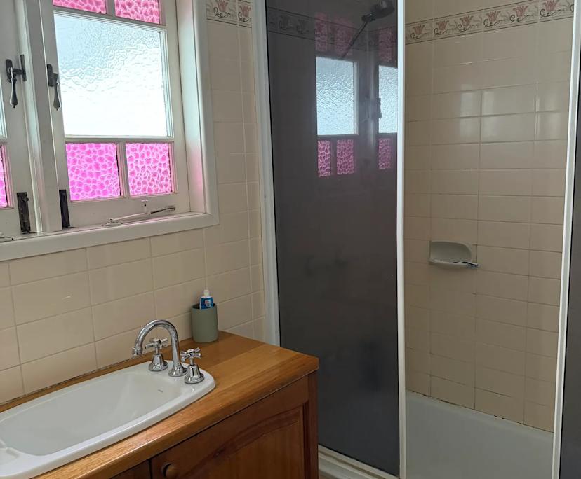 $350, Share-house, 3 bathrooms, Auchenflower QLD 4066