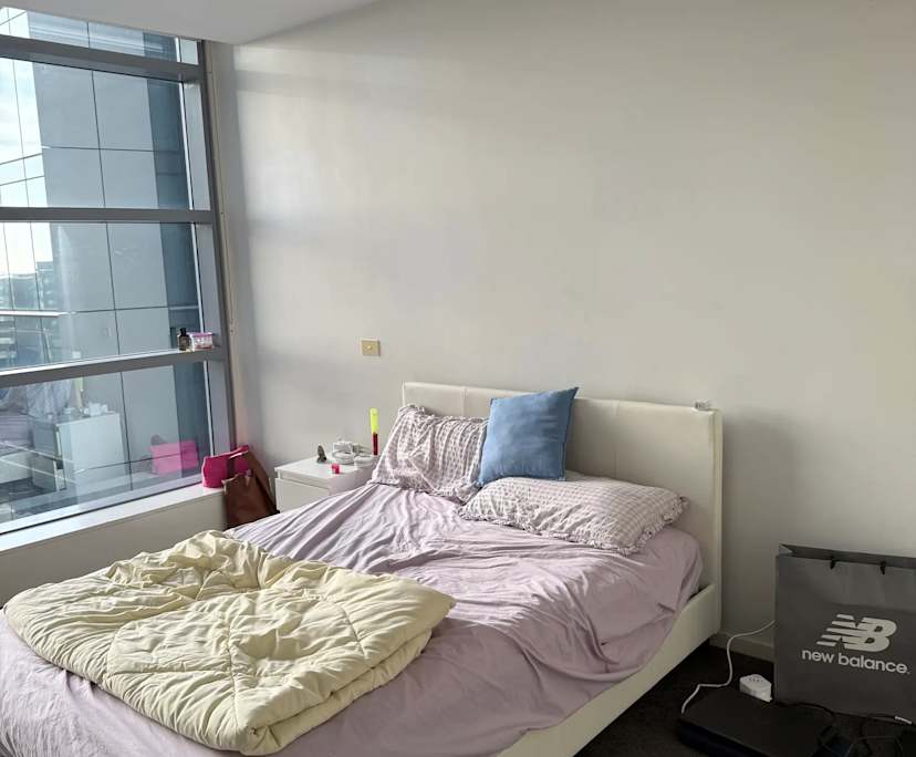 Furnished room with ensuite in a flatshare