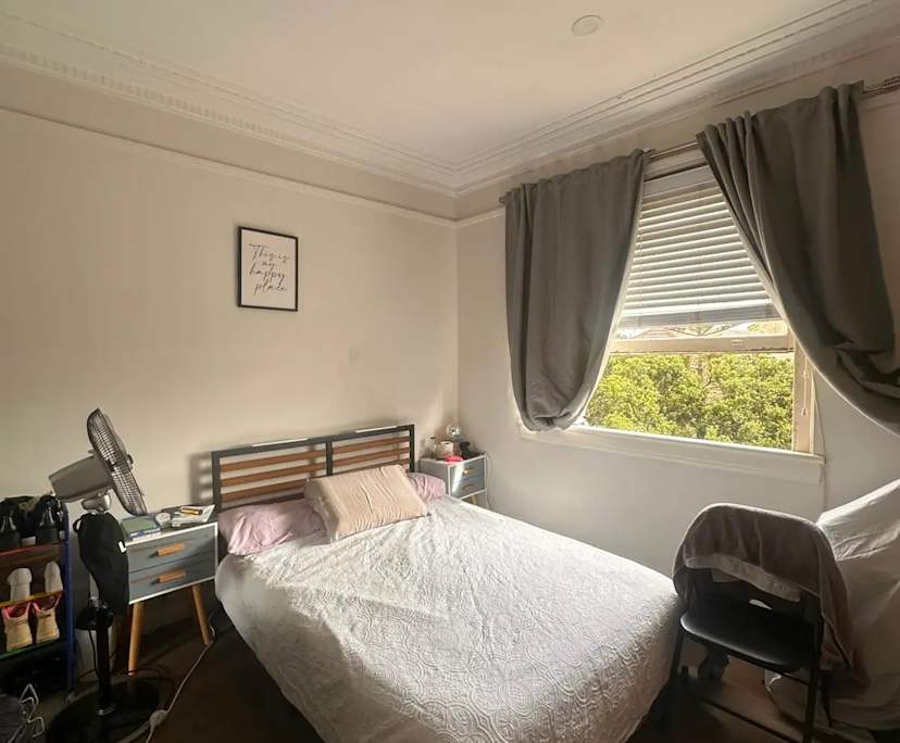 Furnished room in a flatshare