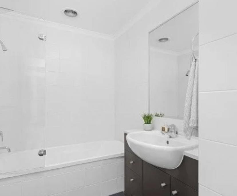 $380, Flatshare, 2 bathrooms, Robina QLD 4226