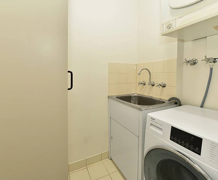 $1,060, Whole-property, 2 bathrooms, Melbourne VIC 3000