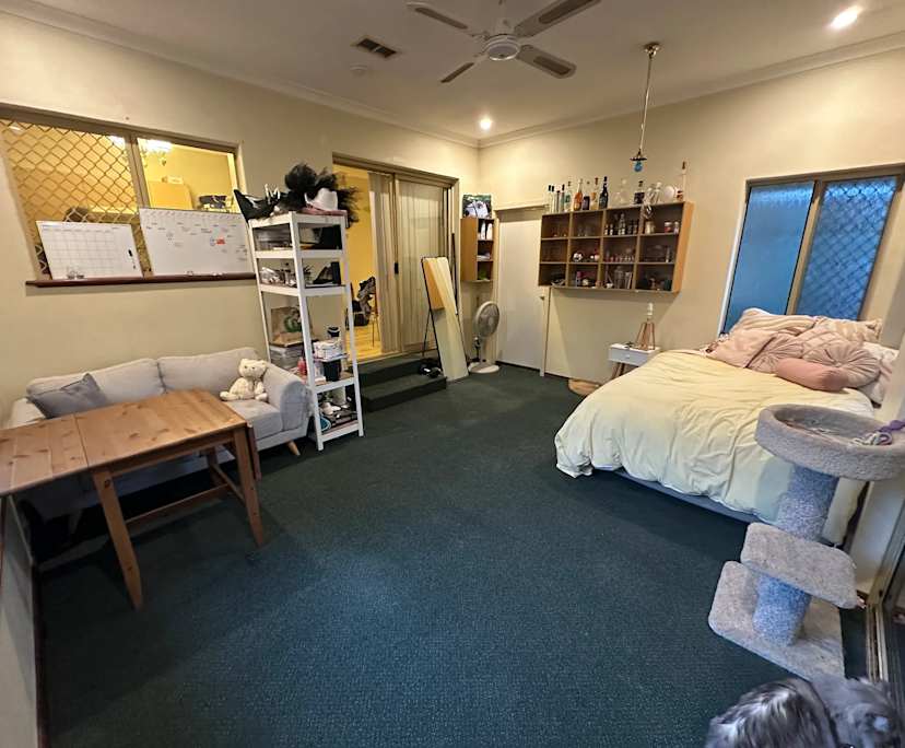 Room in a share house