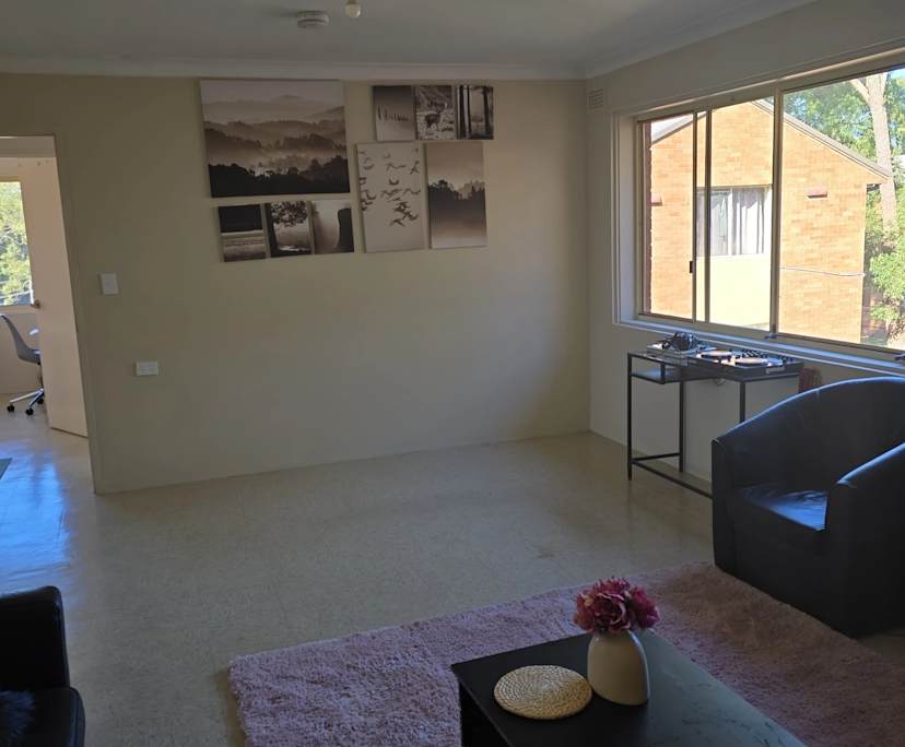 Furnished room in a flatshare
