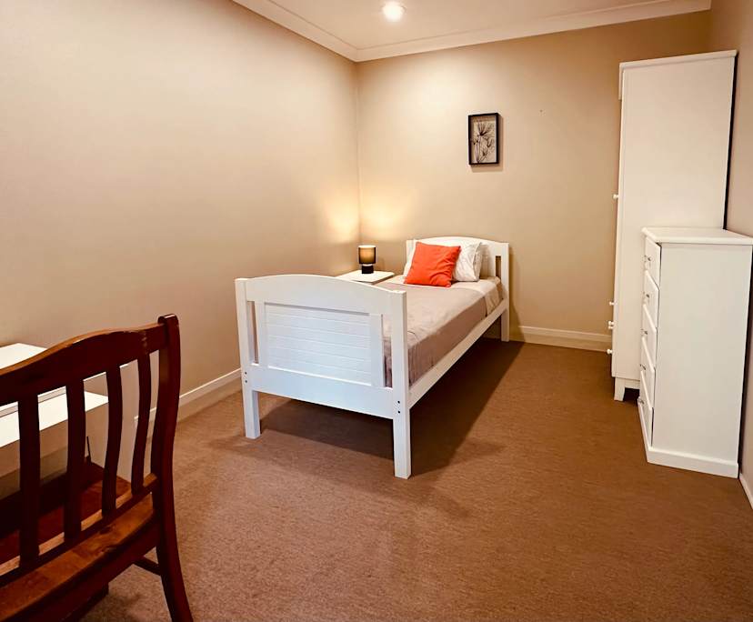 $300, Student-accommodation, 6 bathrooms, Gosford NSW 2250