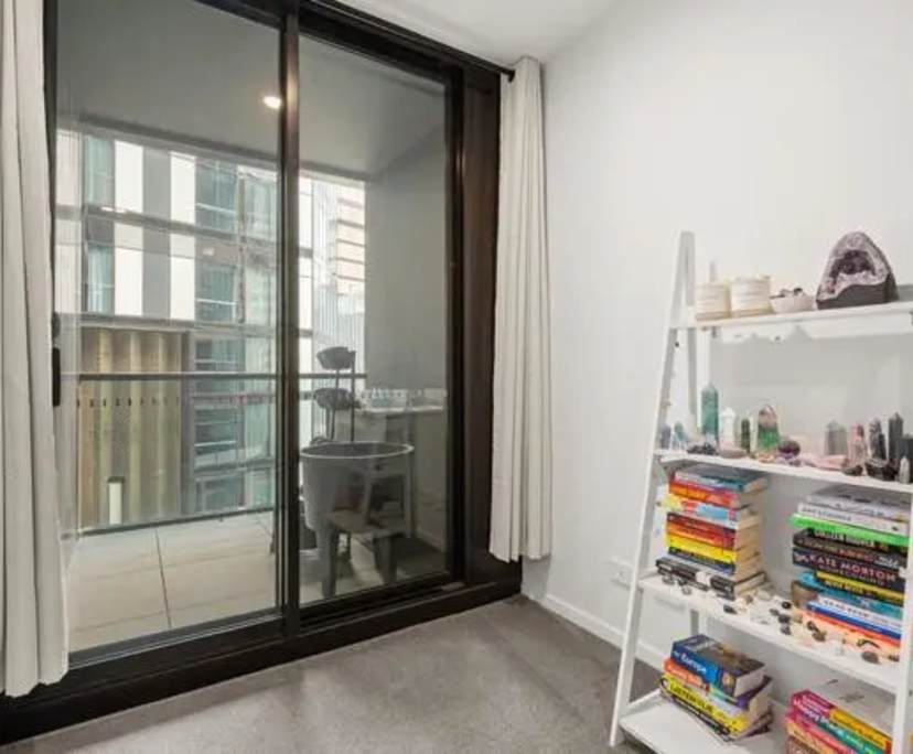 Furnished room with ensuite in a flatshare