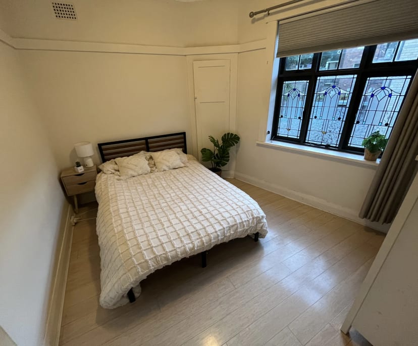 Furnished room in a flatshare