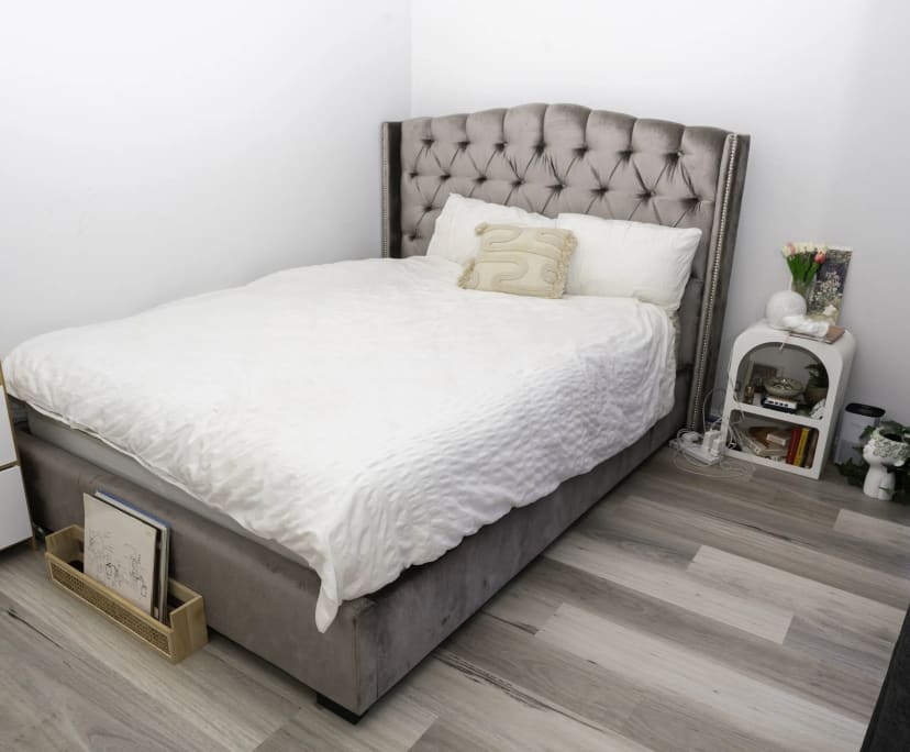 Furnished room with own bathroom