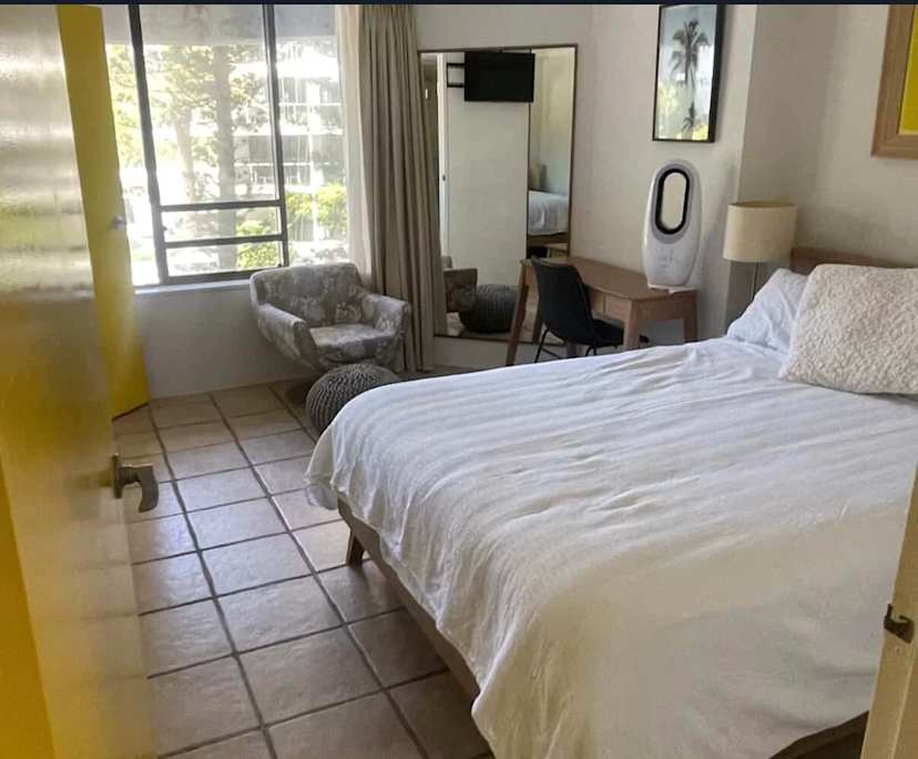 Furnished room with own bathroom