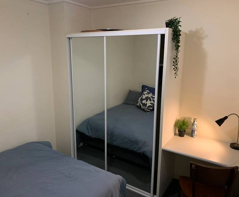 $585, 1-bed, 1 bathroom, Melbourne VIC 3000