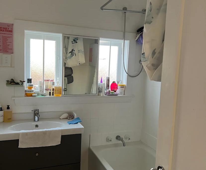 $1,300, Homestay, 2 bathrooms, Kingsgrove NSW 2208