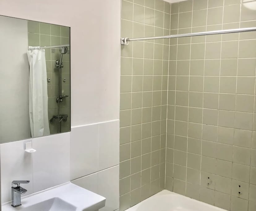 $350, Share-house, 6 bathrooms, Spring Hill QLD 4000