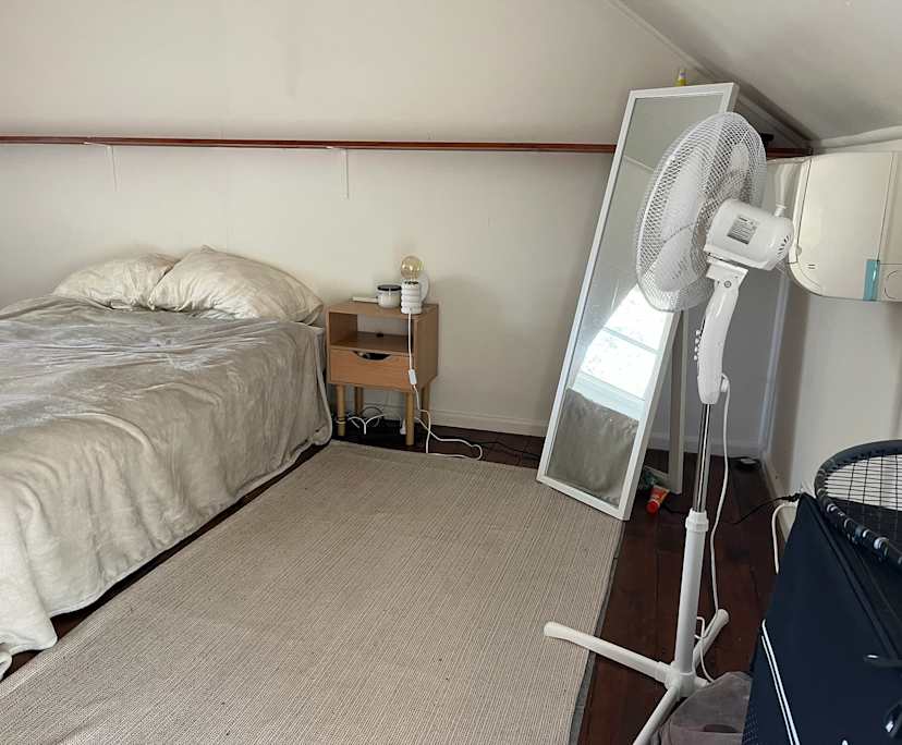 Room in a share house