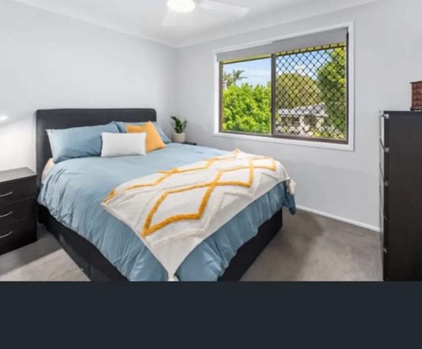 Room in a share house