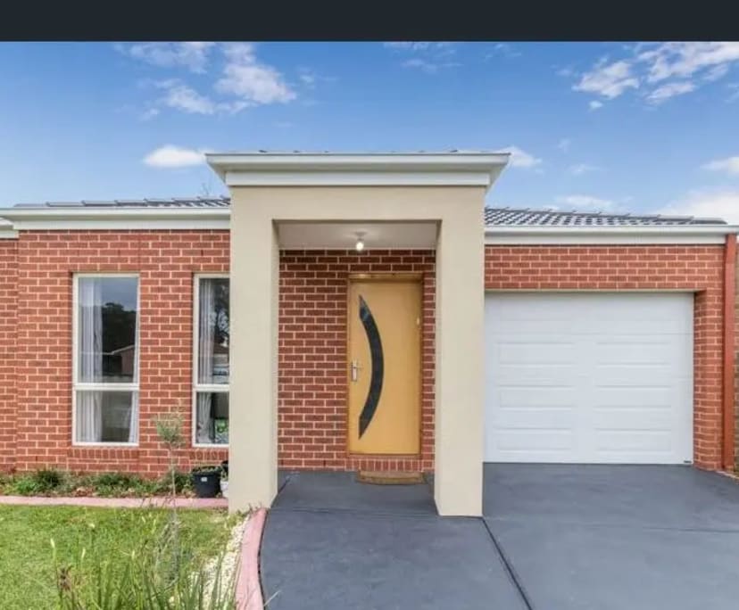 Room for Rent in Pakenham, VIC 260, Unfurnished,