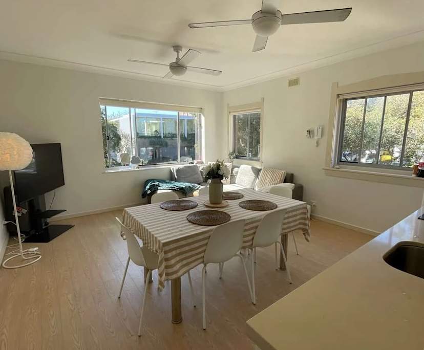 Furnished room in a flatshare