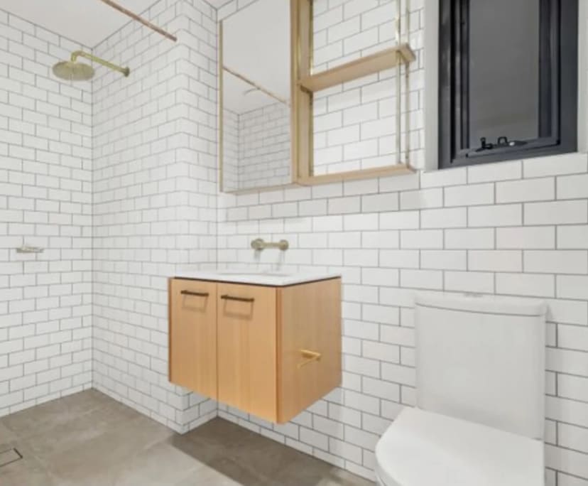 $300, Flatshare, 2 bathrooms, Hobart TAS 7000