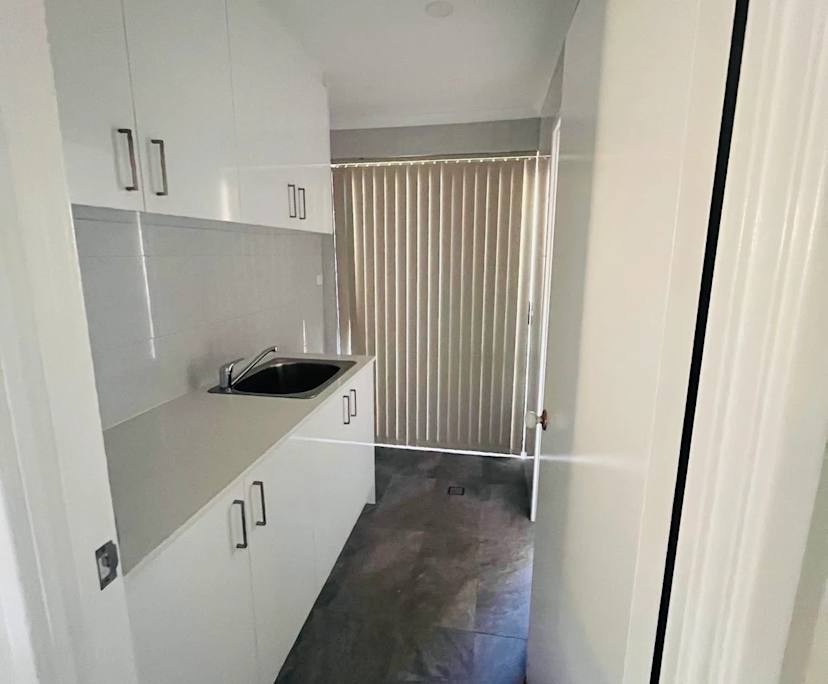 $330, Share-house, 3 bathrooms, Queens Park WA 6107