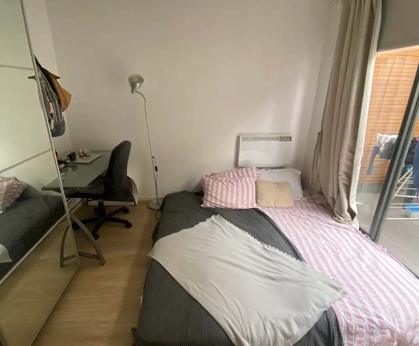 Furnished room in a flatshare