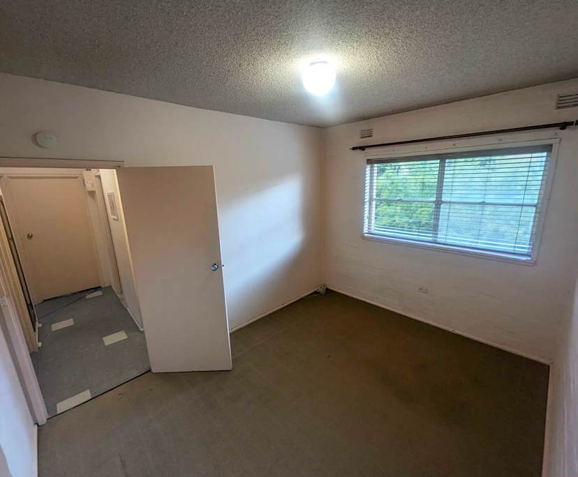 Unfurnished room in a flatshare