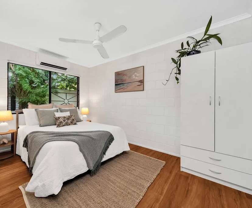 Room in a share house