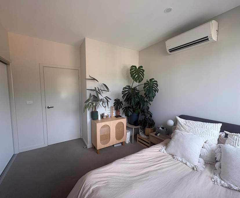 Unfurnished room with own bathroom