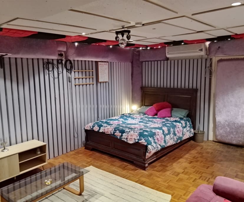 Furnished room with own bathroom