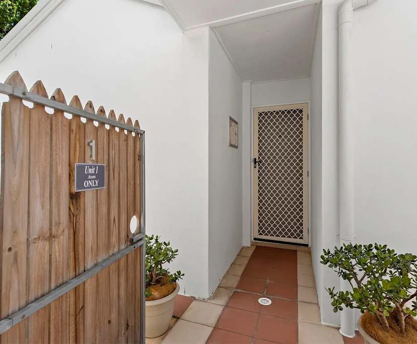 $350, Flatshare, 2 bathrooms, Annerley QLD 4103