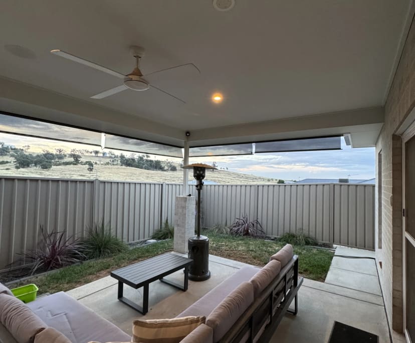 $300, Share-house, 3 bathrooms, Lloyd NSW 2650